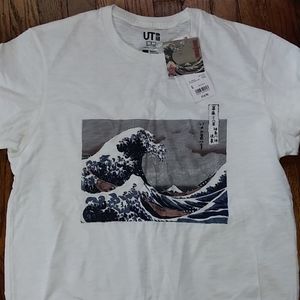 Uniqlo t shirt